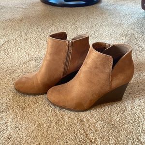Ladies size 8 wedge bootie